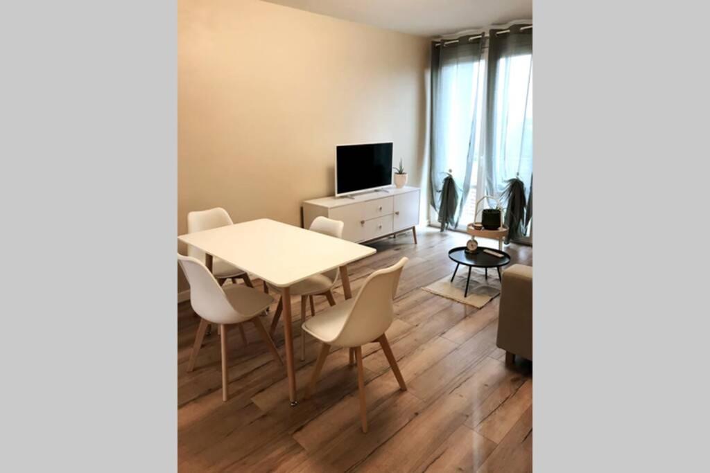 Serenidad - Appartement Cosy 50M2 Et Parking Châteauroux Exterior photo